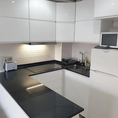 Apartamento First Line Sea View & Pool