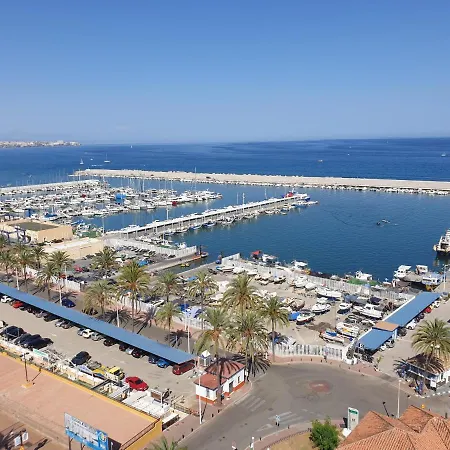 Apartamento First Line In Front Of The Sea شقة *
